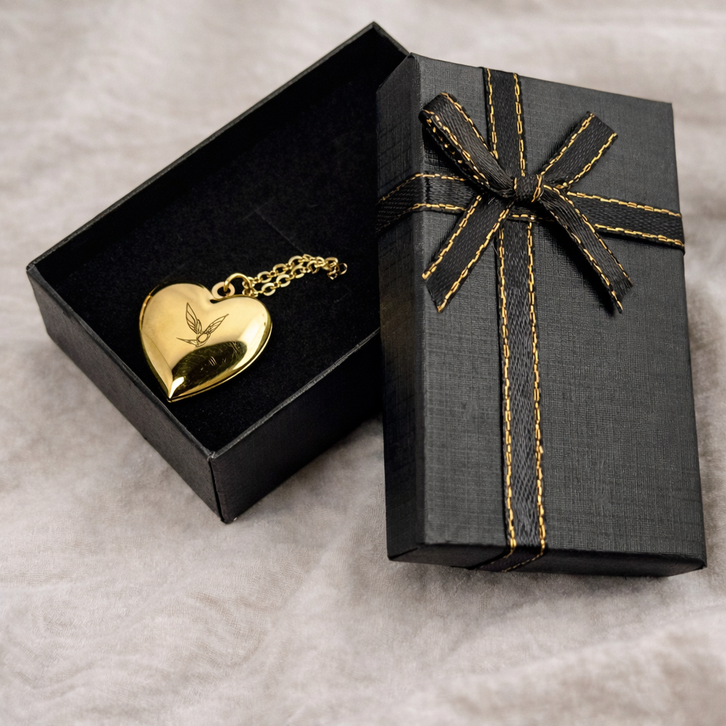 Personalized custom engraved heart locket pendant – 18k gold plated – engraving close-up. Oruz Gifts Scarborough.