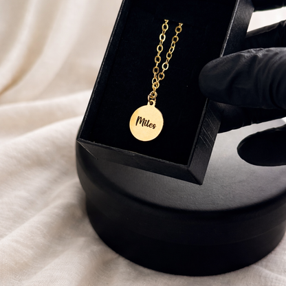 Custom Engraved Round Pendant – 18K Gold Plated – gift packaging and presentation. Oruz Gifts Canada.
