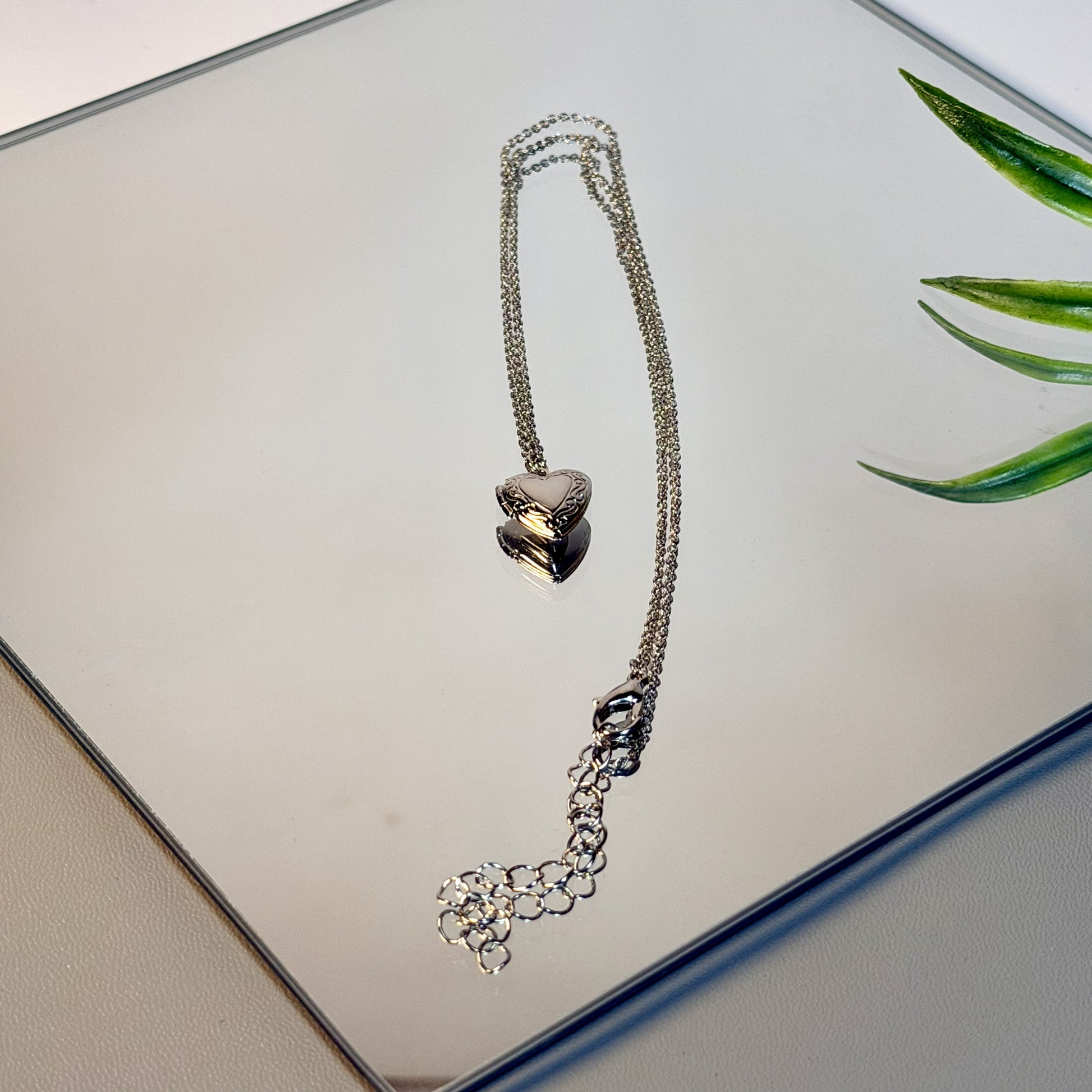 Personalized Heart Locket Necklace | Custom Initial Engraved Pendant | Oruz Gifts – custom design. Oruz Gifts Canada.