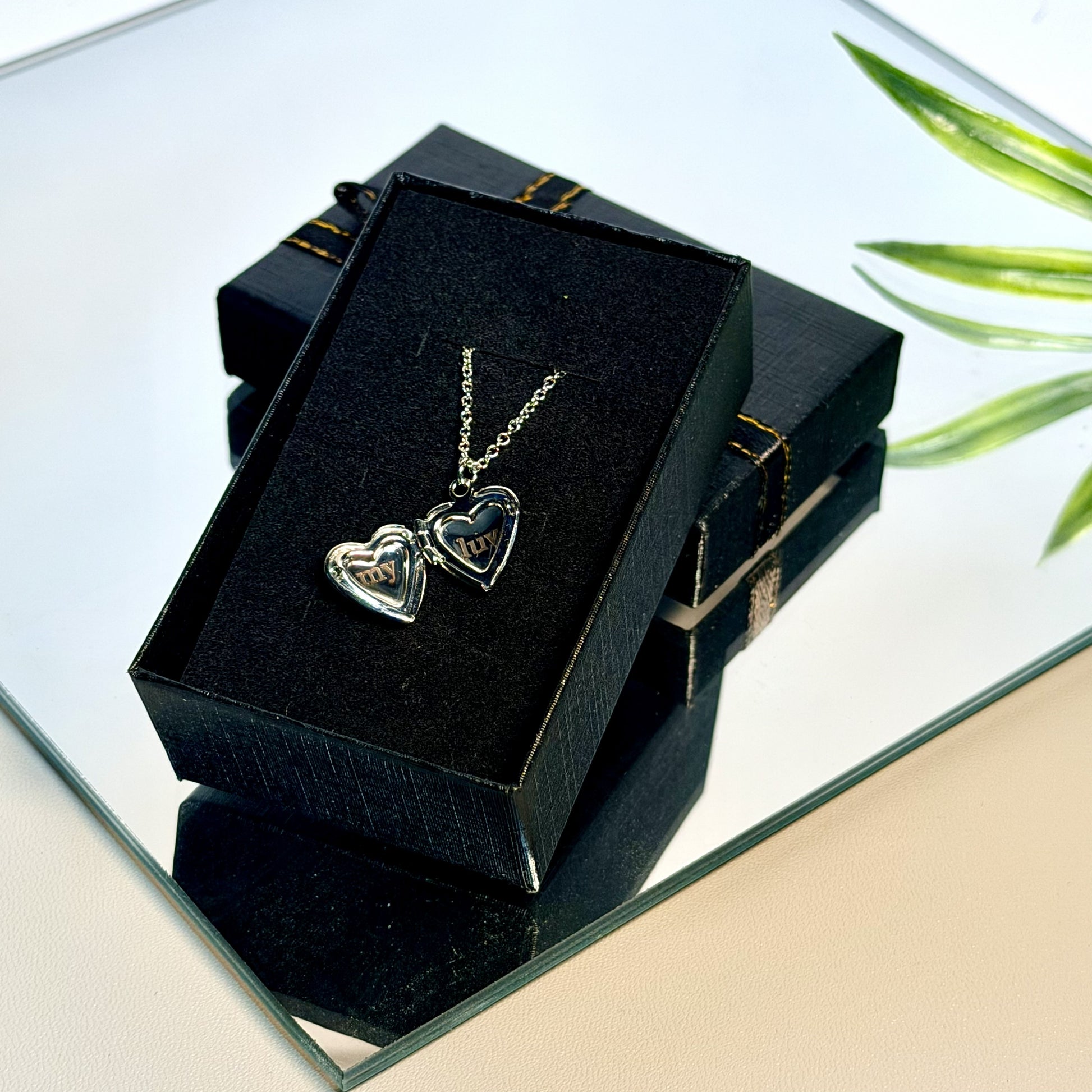 Custom engraved personalized heart locket necklace | custom initial engraved pendant | oruz gifts – front view. Ships Canada & USA.