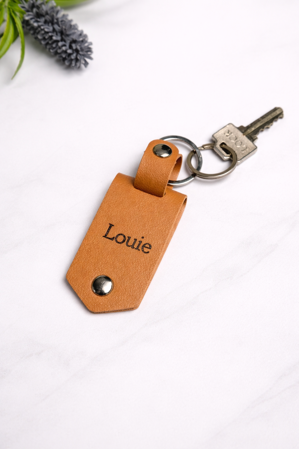 Custom PU leather keychain with metal photo Canada - personalized engraved leather keychain for dog lovers, couples & memorial gifts. Ships Canada & USA.