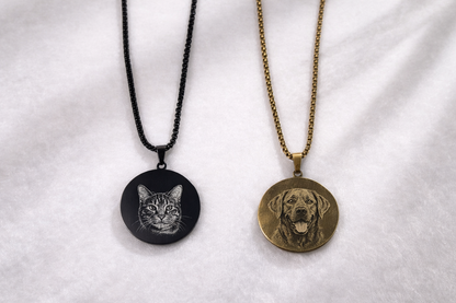 Custom engraved custom engraved round pendant necklace – stainless steel – front view. Ships Canada & USA.