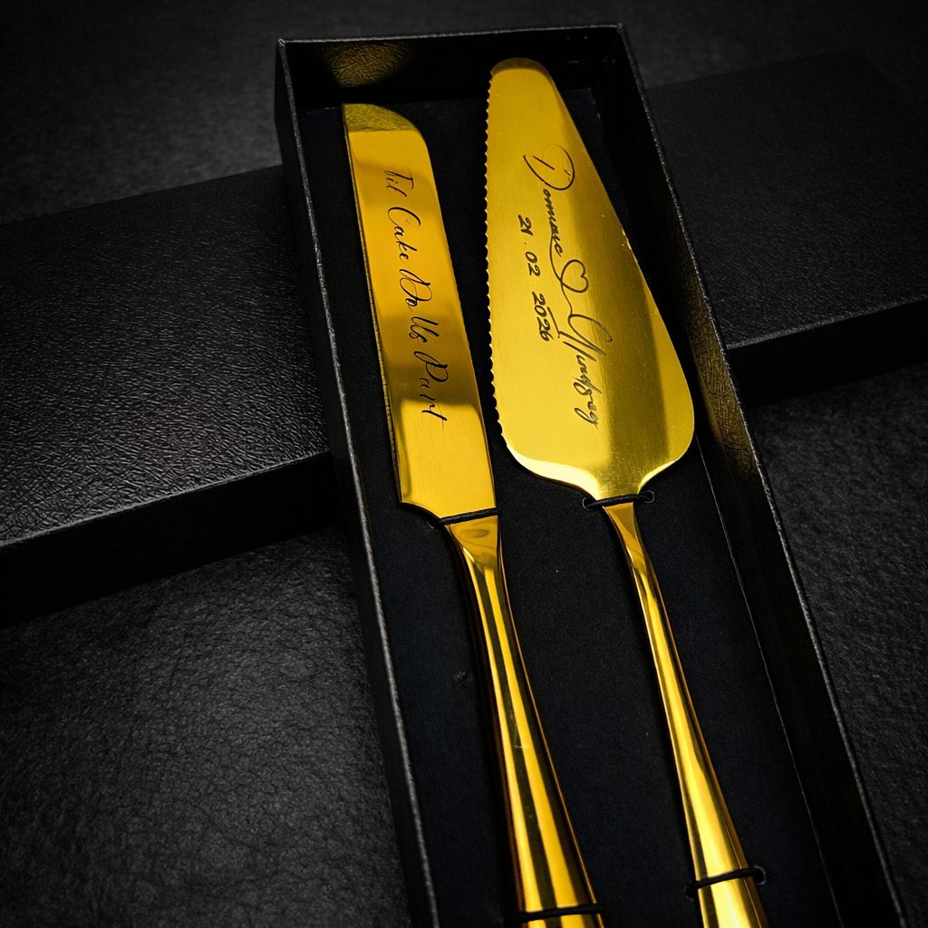 Custom Engraved Cake server Set – personalized with name or initials. Perfect for wedding & anniversary gifts.